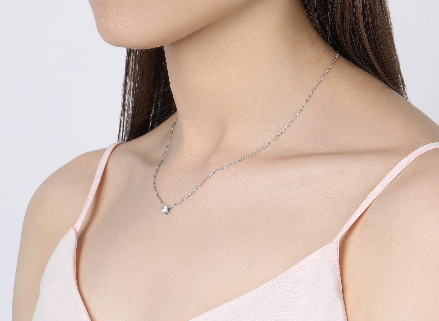 white-solitaire-pendant-0.5-carat-model-side_3f36d5a5-eb44-453e-811d-e6ba4b2f54b4.jpg